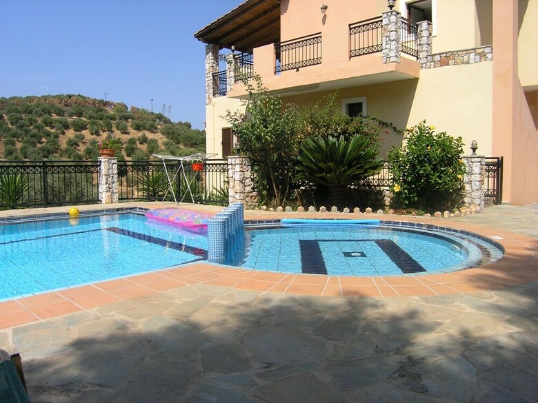 Dimosthenis Villas