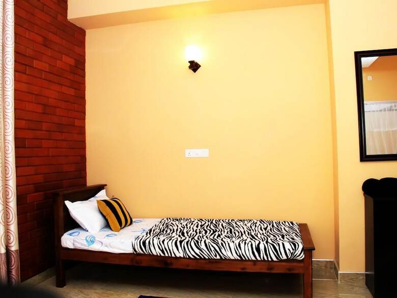 Hotel Lizzie Villa Guest House