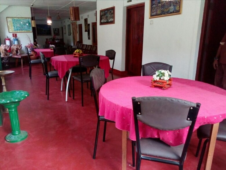 Hotel Lizzie Villa Guest House