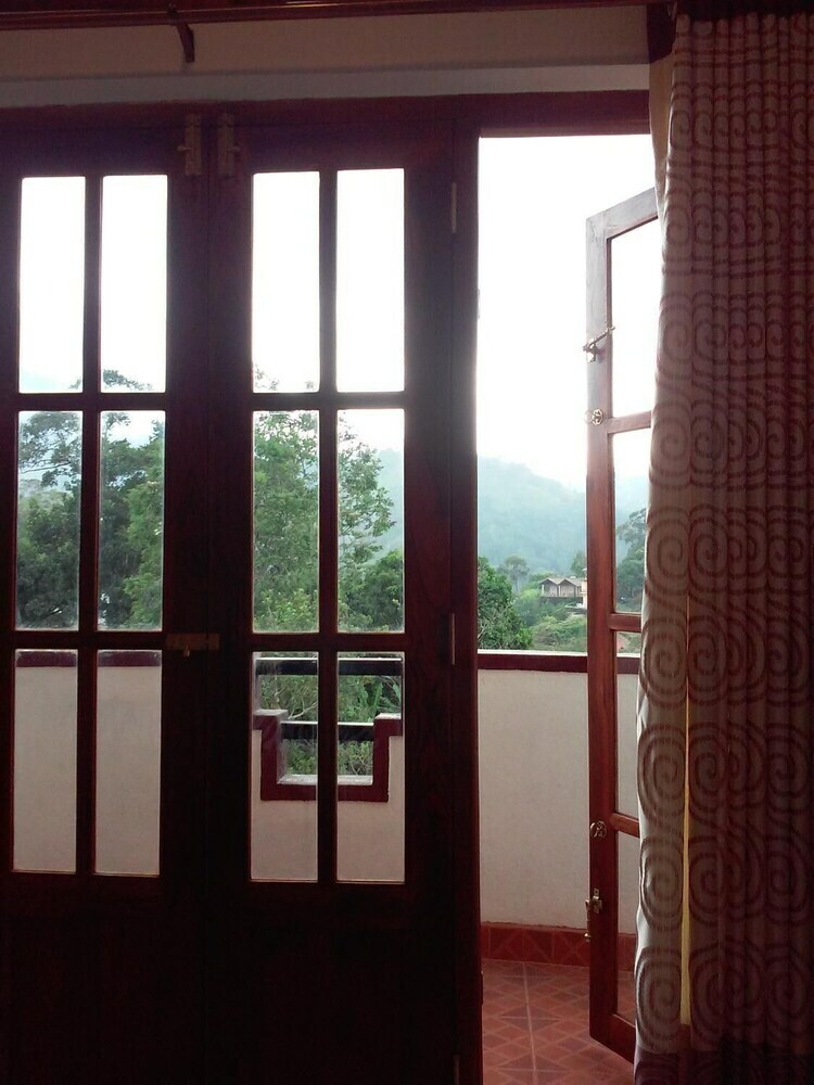 Hotel Lizzie Villa Guest House