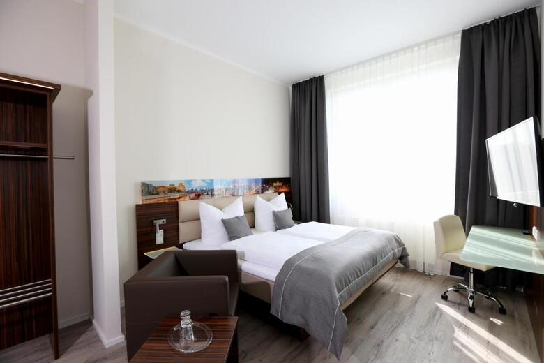 Hoteltow