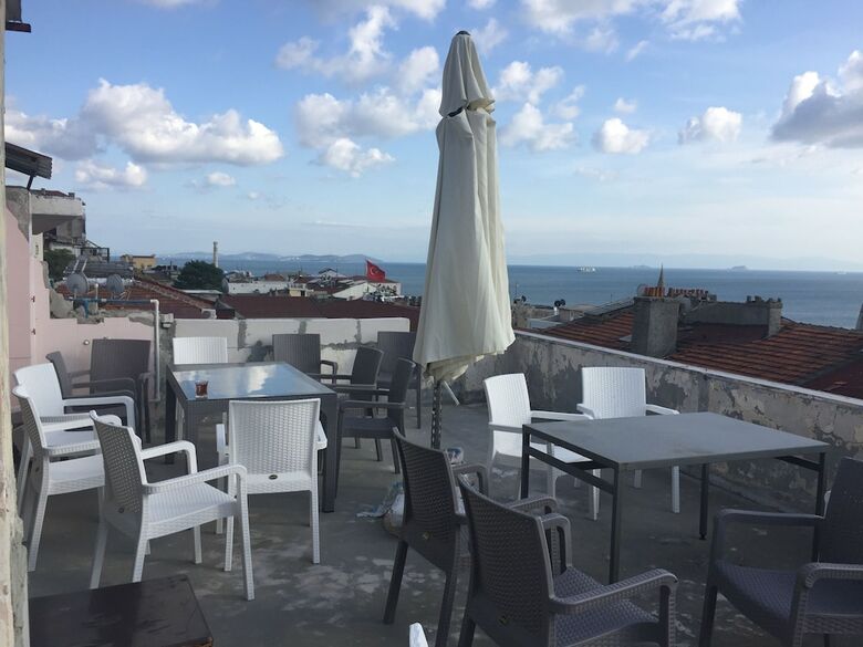 Istanbul Paris Hotel & Hostel