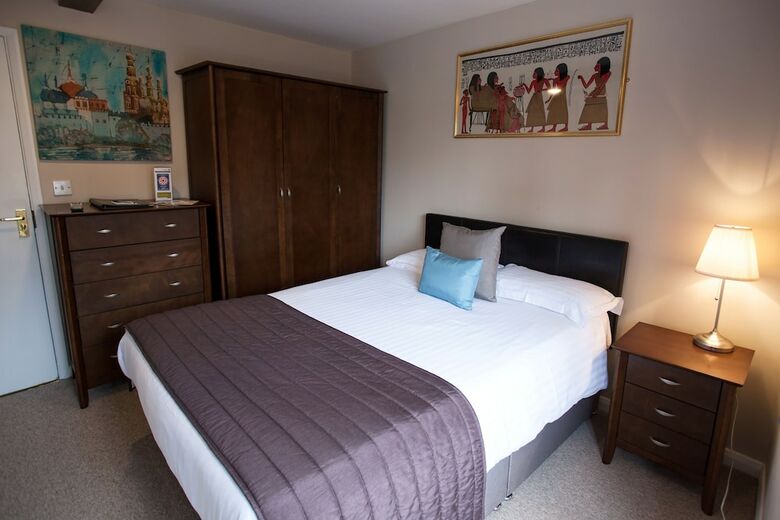 The Poplars Hotel