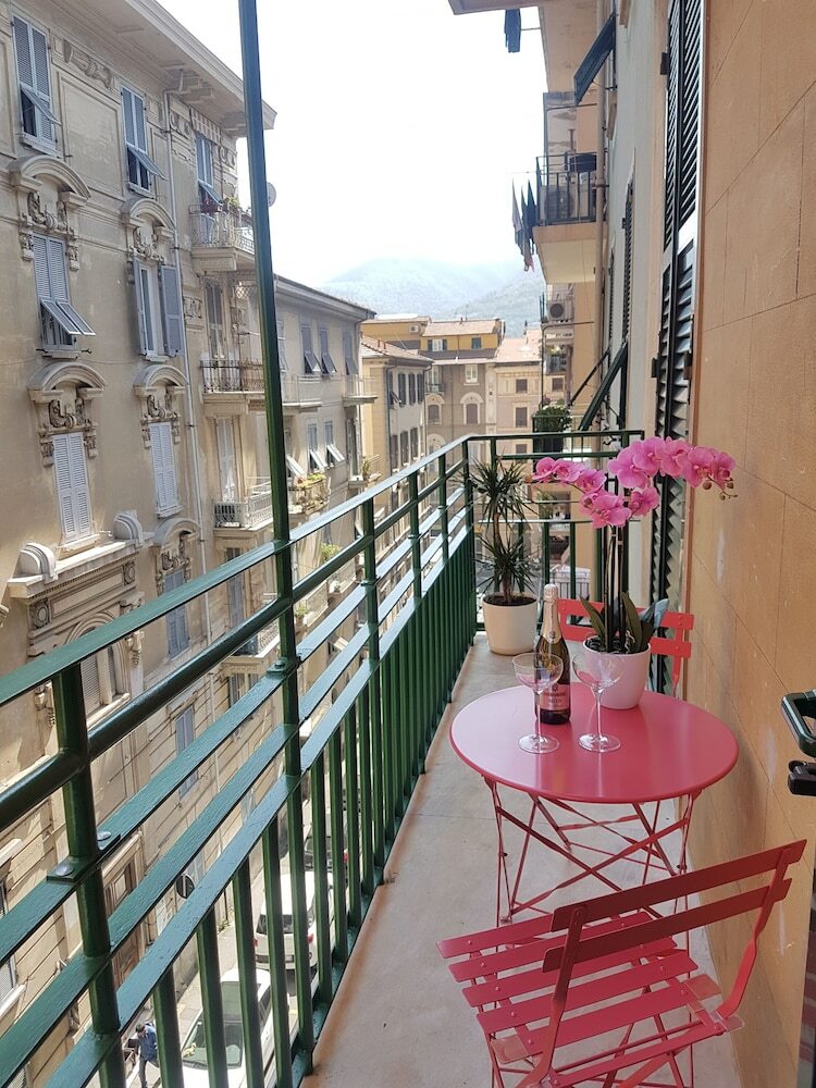 Bed & Breakfast Cinque Terre Behind