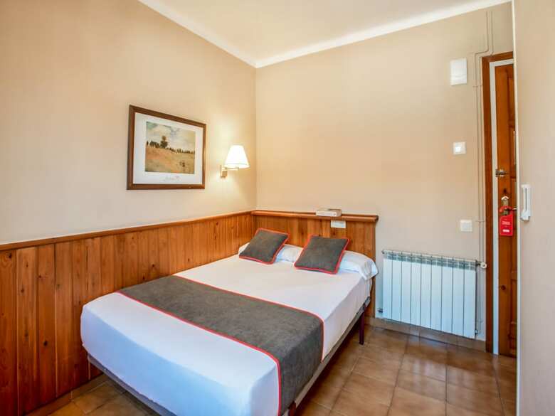 Pension Oyo Hostal Casa Feliu