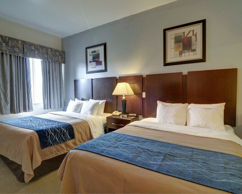 Hotel Comfort Inn & Suites