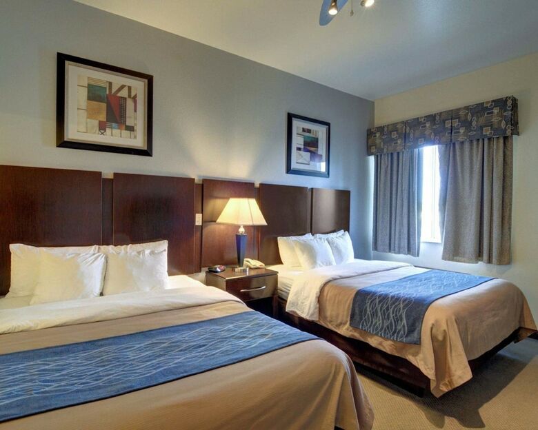 Hotel Comfort Inn & Suites