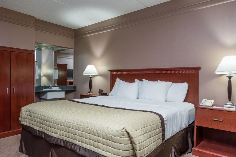 Hotel Ramada By Wyndham Fargo