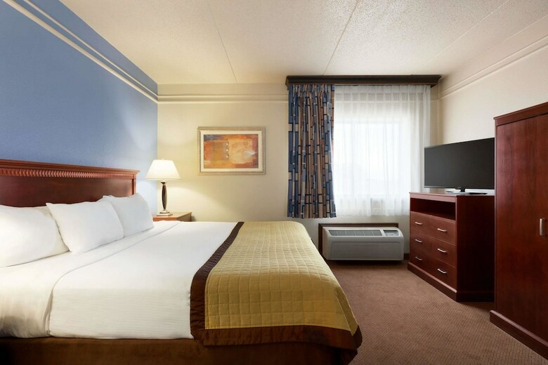 Hotel Ramada By Wyndham Fargo