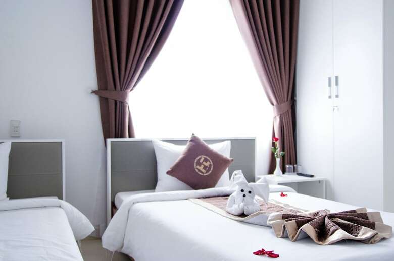 Poetic Hue Hotel