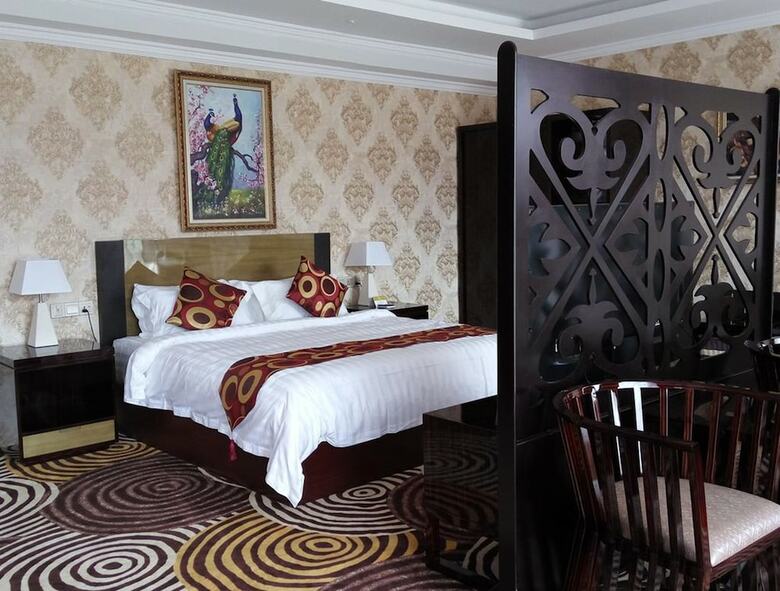 Royal Hinthar Hotel