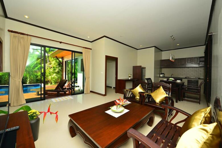 Naiharn Garden Villa