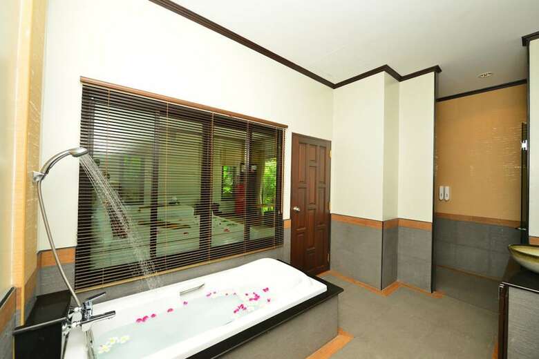 Naiharn Garden Villa