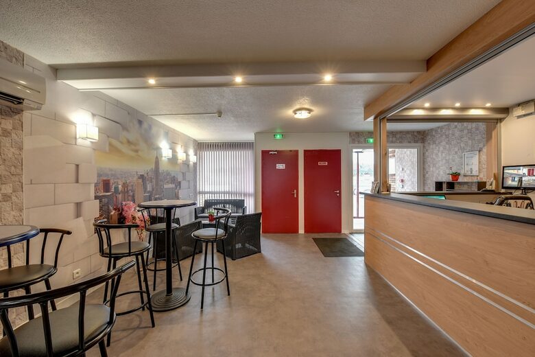 Brit Hotel Confort Thouars