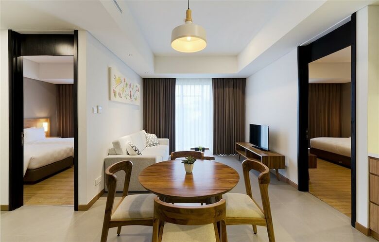 Hotel Aviary Bintaro