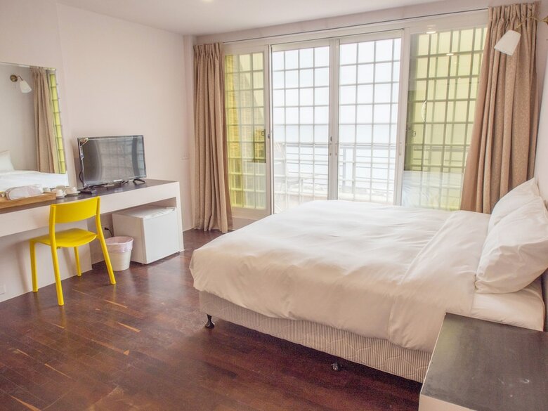 Summer Aura B&B