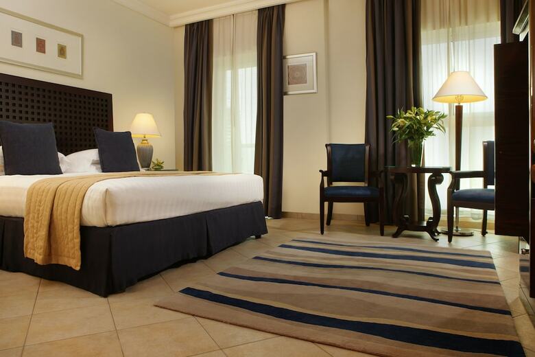 Hotel Beach Rotana All Suites