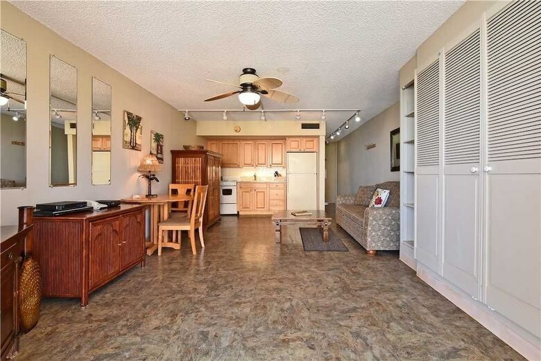 Royal Kahana #617 - Studio Condo