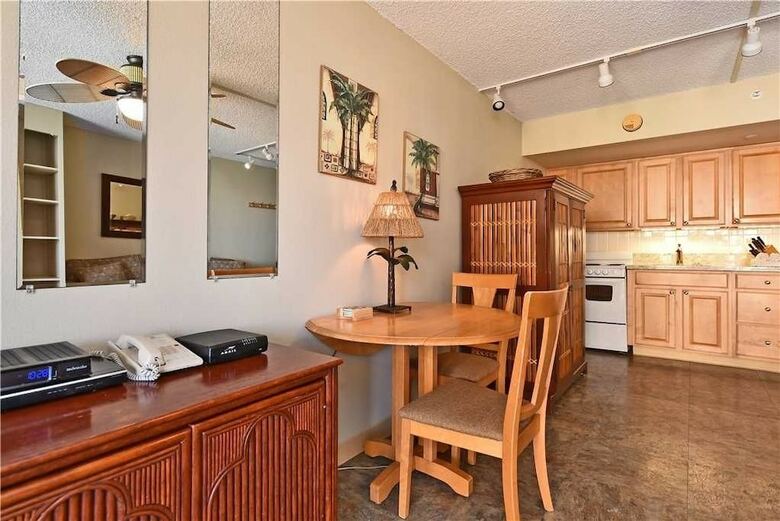 Royal Kahana #617 - Studio Condo