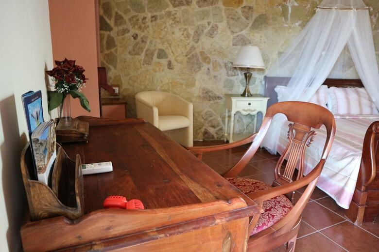 Apartamentos Orsalia Luxury Suites
