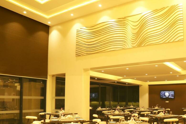 Hotel The Flora Grand