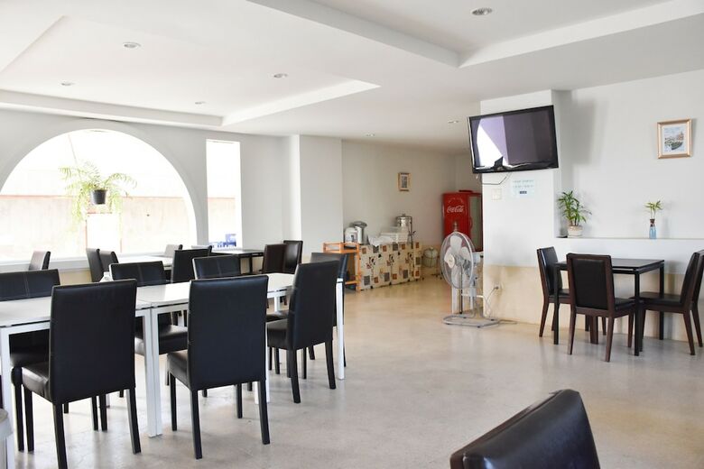 Hotel B