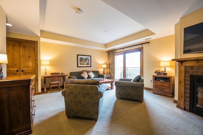Posada Lodge At Mountaineer Square