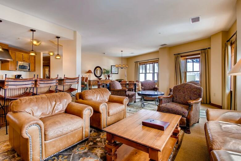 Posada Lodge At Mountaineer Square
