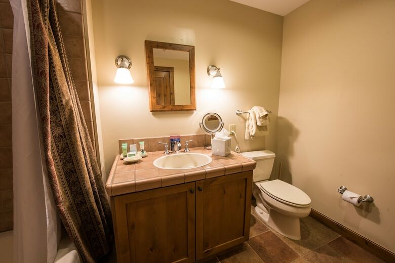 Posada Lodge At Mountaineer Square