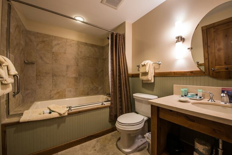 Posada Lodge At Mountaineer Square