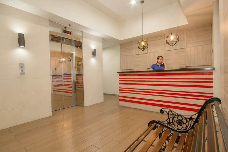 Hotel Salcedo Suites At Lpl Manor