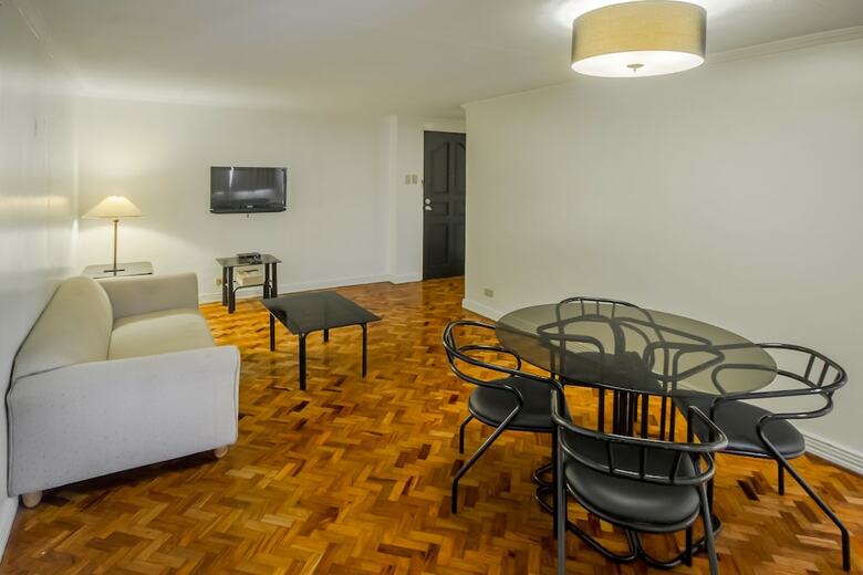 Hotel Salcedo Suites At Lpl Manor