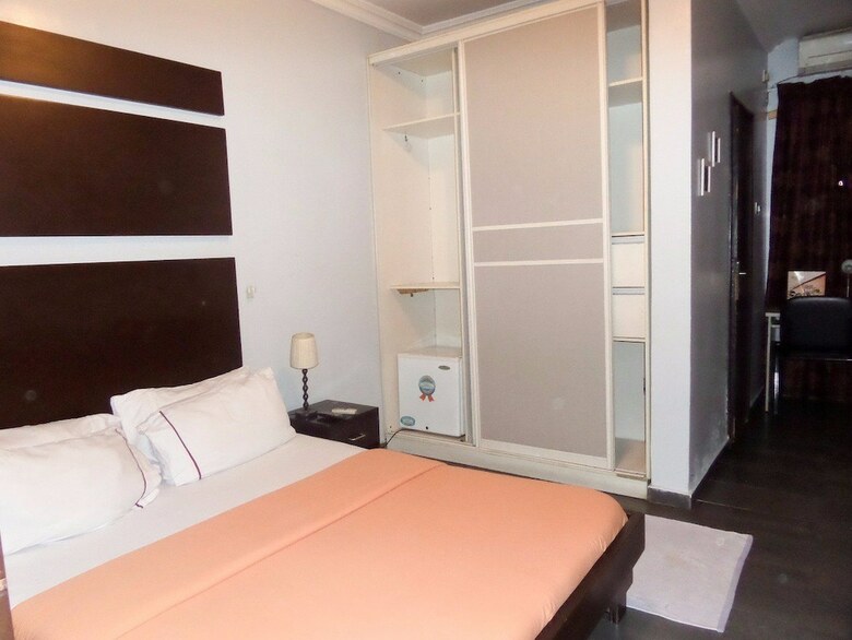 Hotel Precinct Comfort Services, Yaba