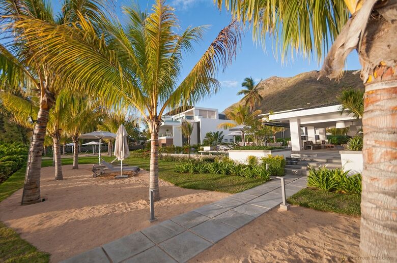 Villa Latitude Luxury Beachfront Complex