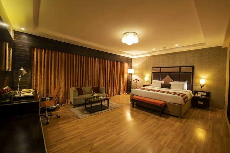 Express Inn The Business Luxury Hotel