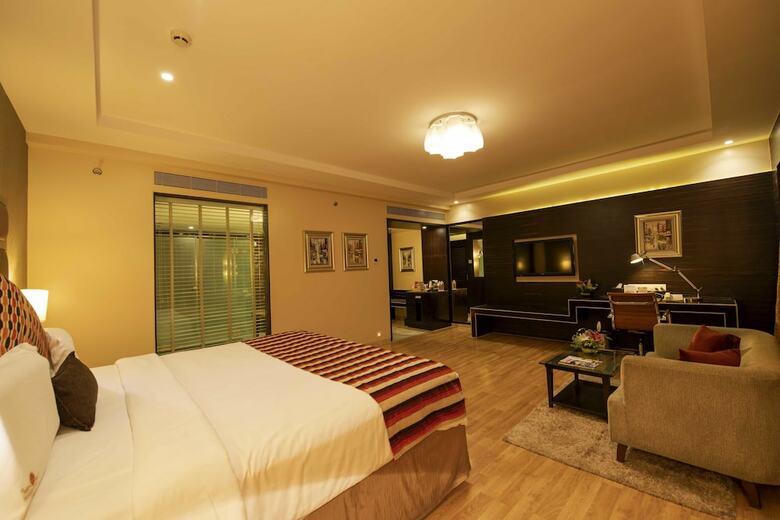 Express Inn The Business Luxury Hotel