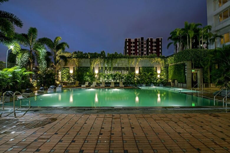 Express Inn The Business Luxury Hotel