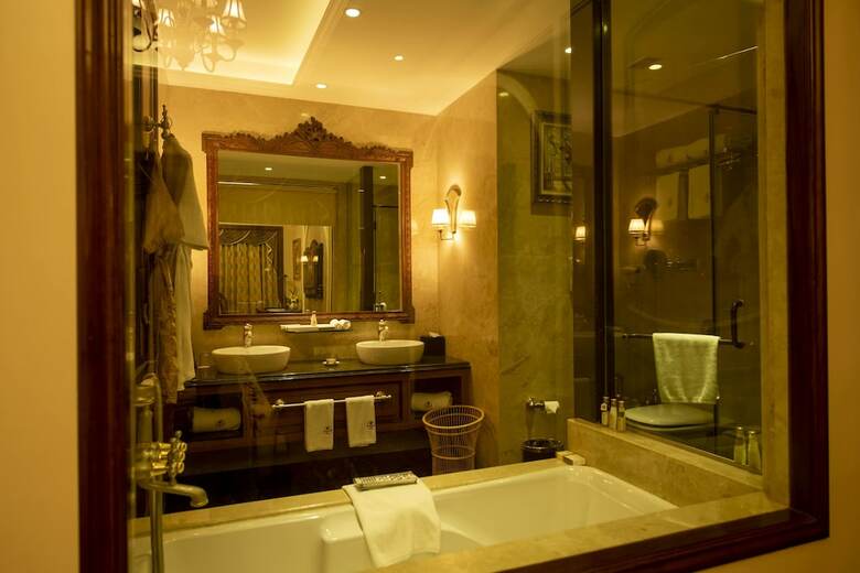 Express Inn The Business Luxury Hotel