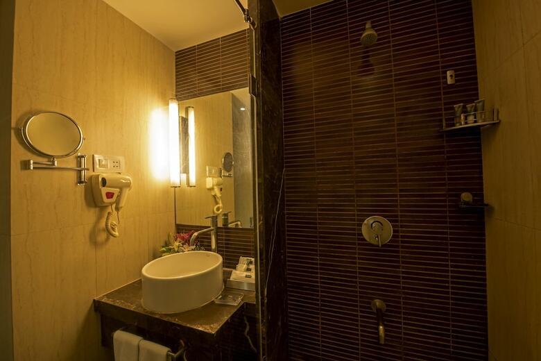 Express Inn The Business Luxury Hotel