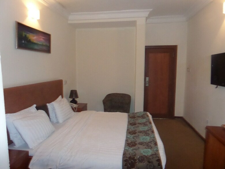 Pearl Gate Hotel