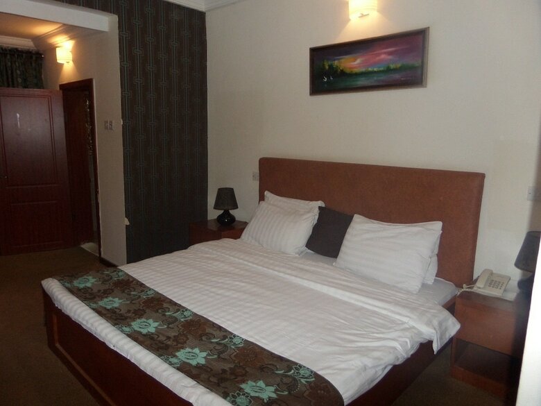 Pearl Gate Hotel