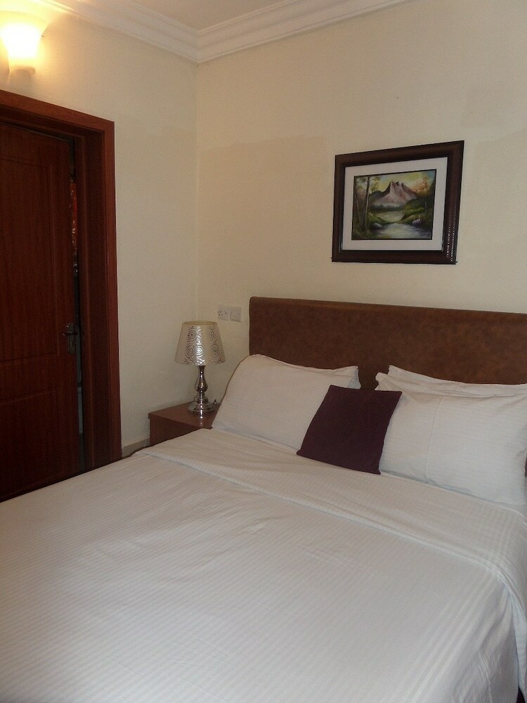 Pearl Gate Hotel
