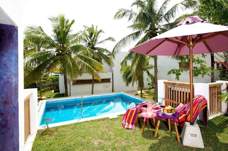 Utmt-underneath The Mango Tree Hotel