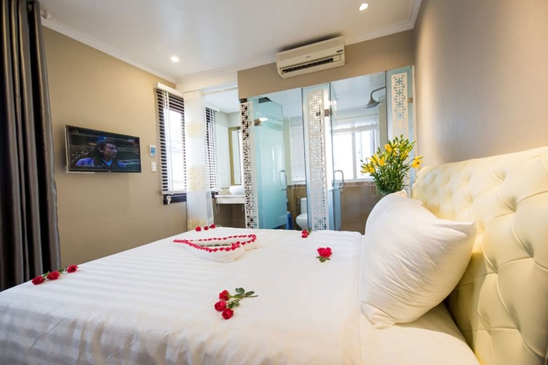 Little Hanoi Deluxe Hotel