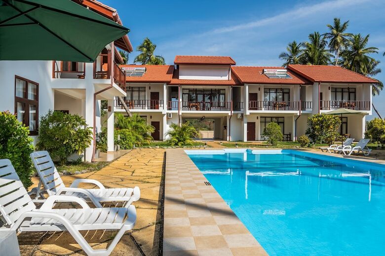 Hotel Green Parrot Beach Resort