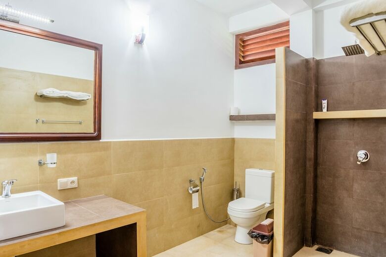 Hotel Green Parrot Beach Resort
