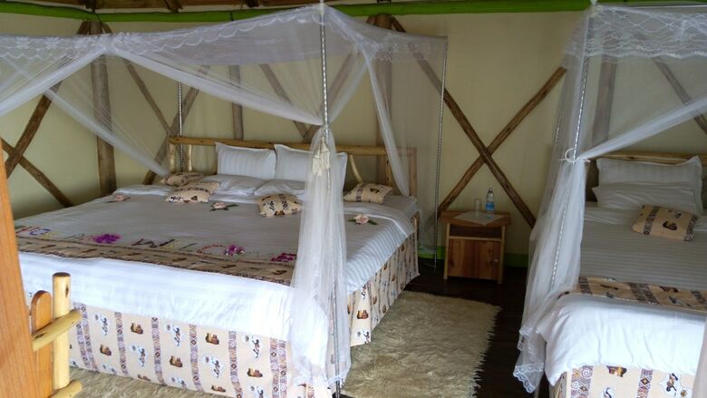 Posada Lake Bunyonyi Rock Resort