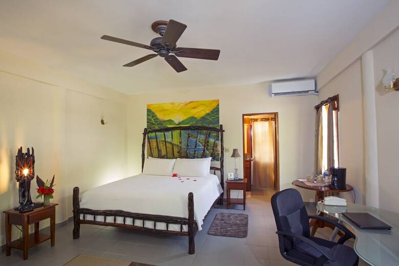 Posada Black Orchid Resort