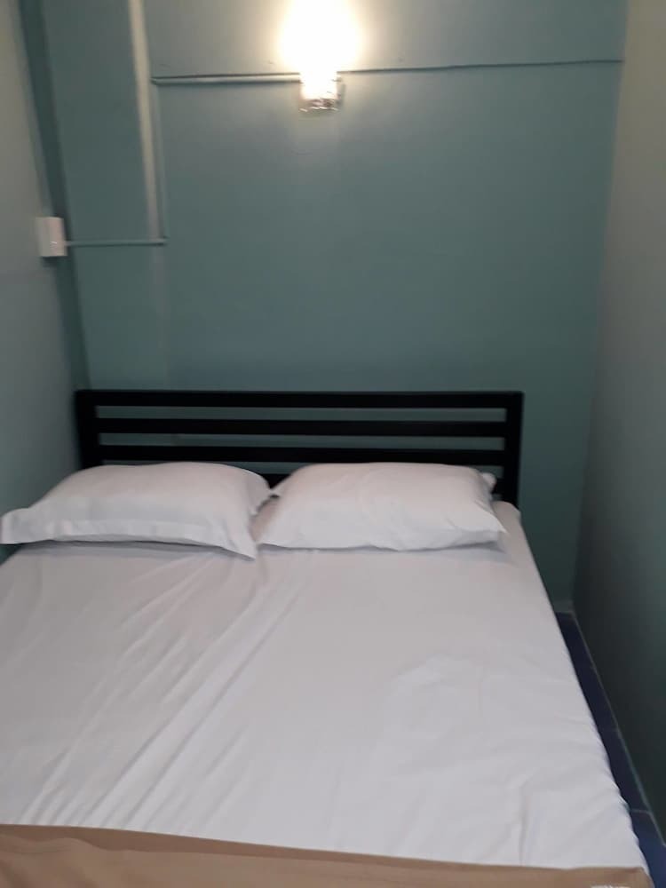 Hostal Red Lips Hostel