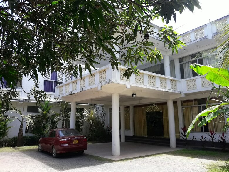 Lagoon Waves Hotel